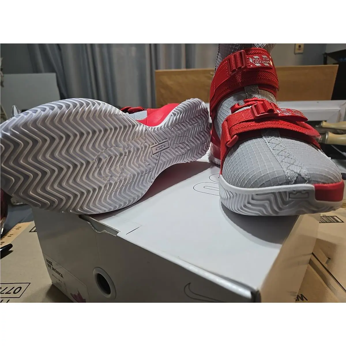 Nike shoes - NIKE LABRON - LABRON - Red 1