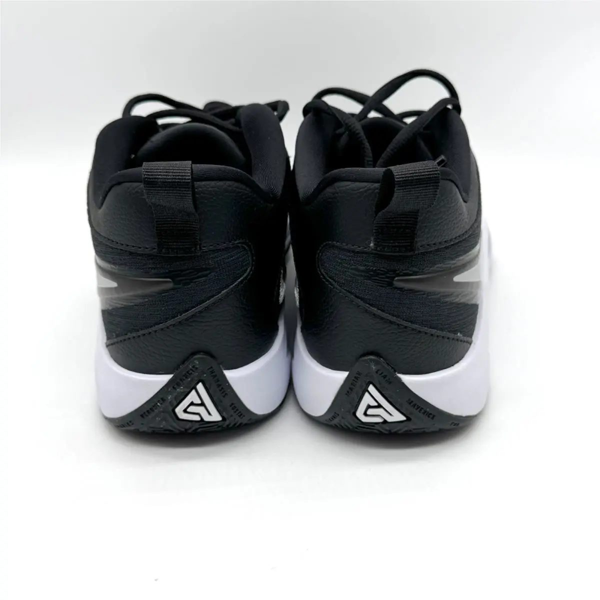 Nike shoes - Black (UPC: 197600969704) 3