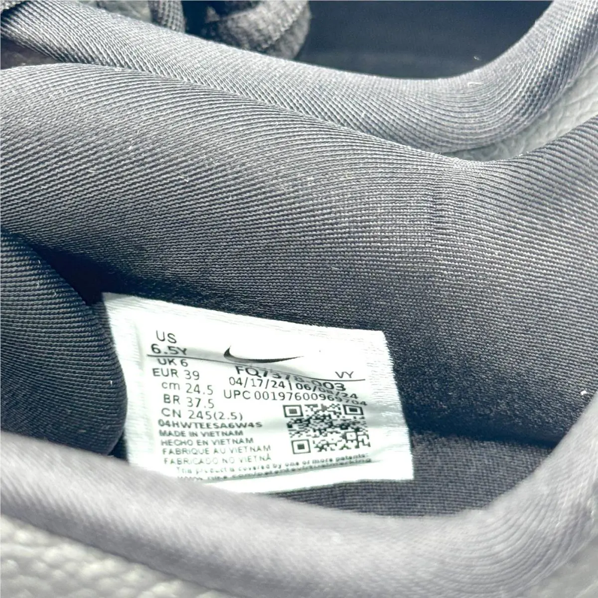 Nike shoes - Black (UPC: 197600969704) 2