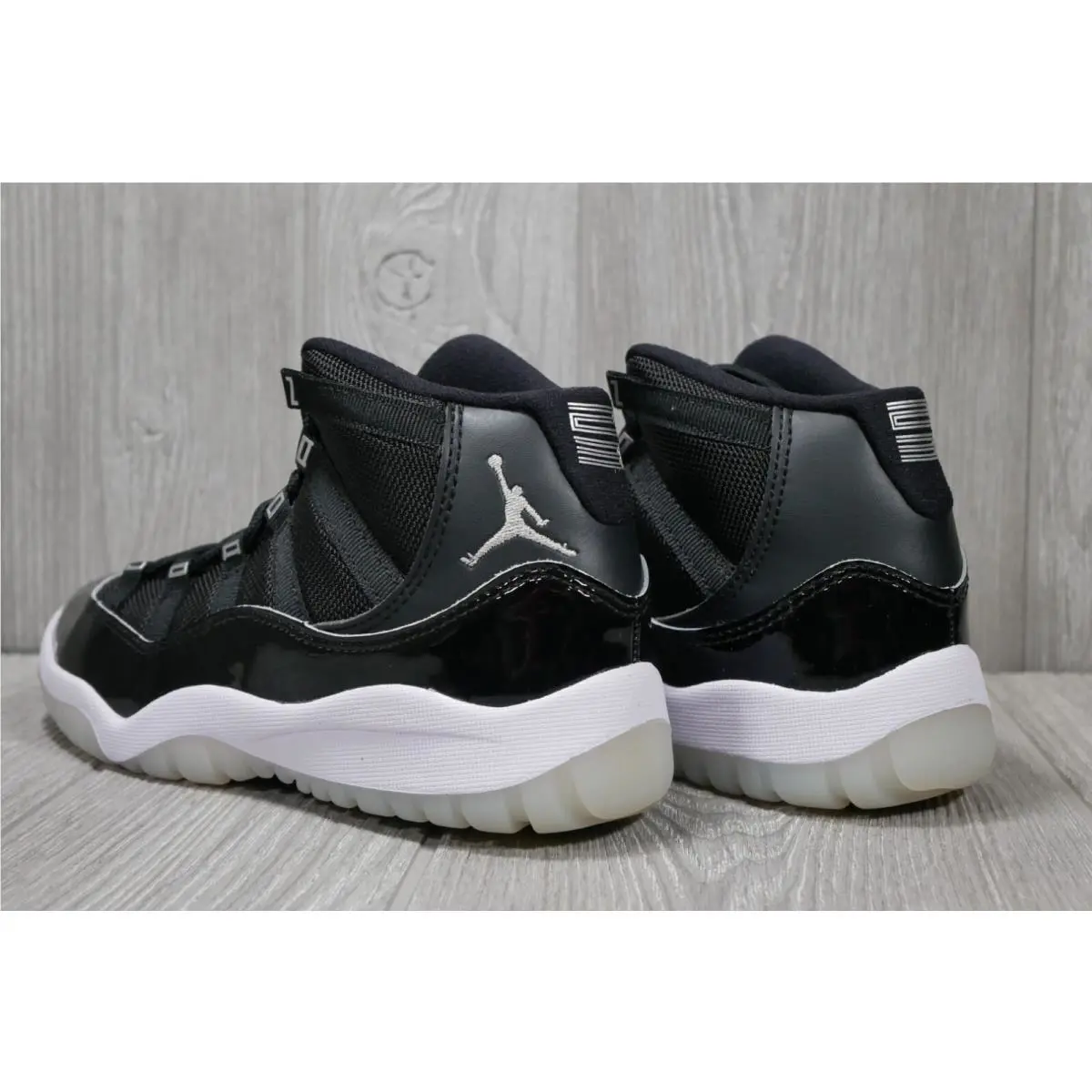 Nike shoes - Air Jordan 11 - Air - Black 3