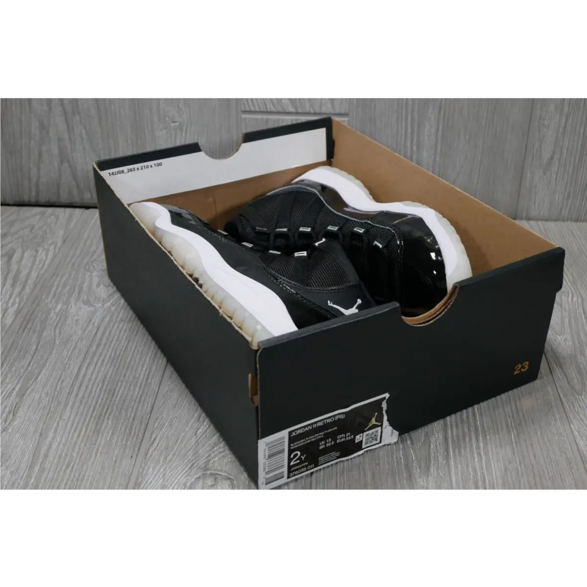 Nike shoes - Air Jordan 11 - Air - Black 5