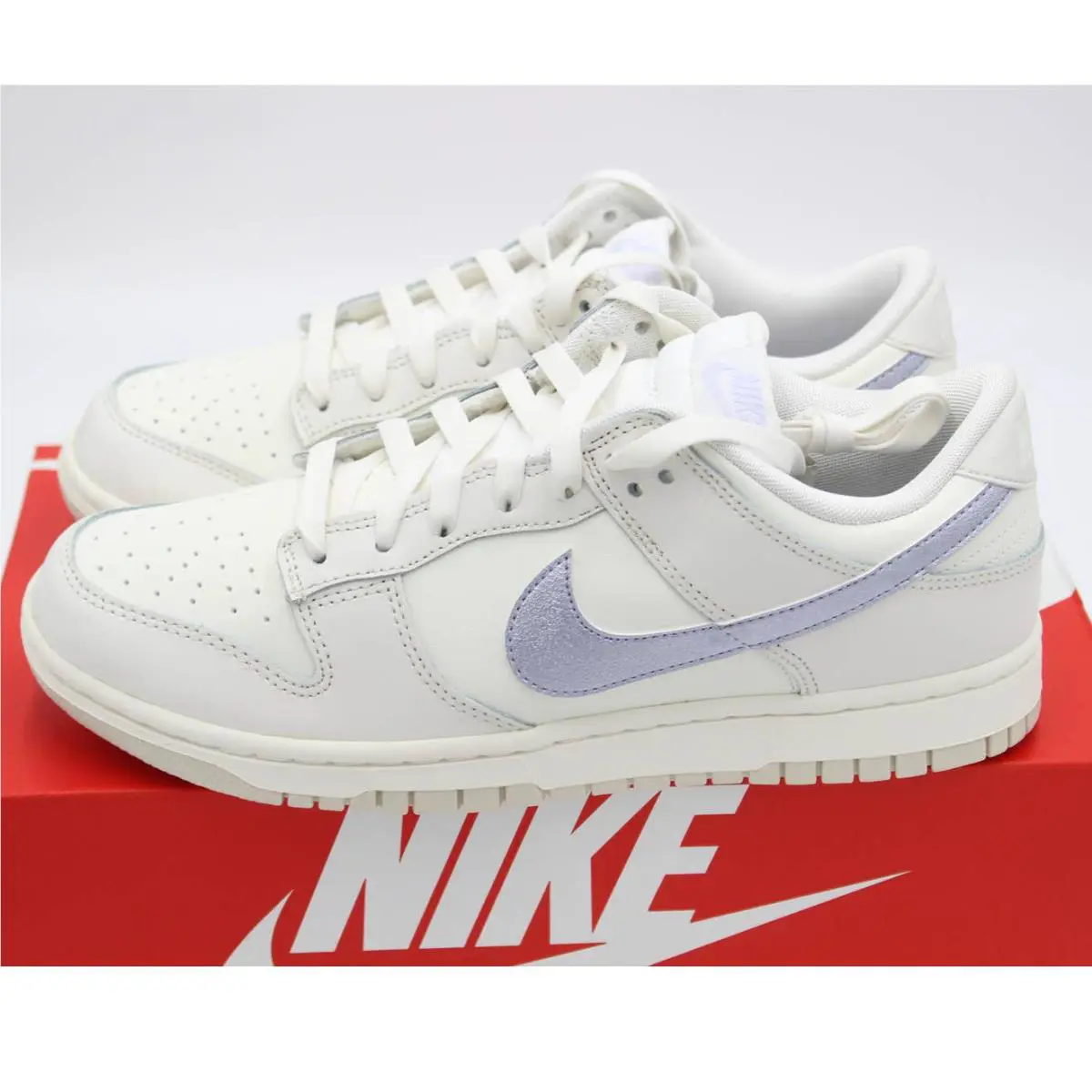 Nike shoes - White (UPC: 196604403030) 0