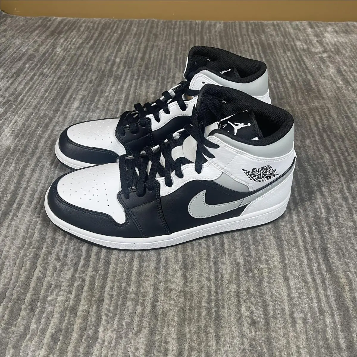 Nike shoes - Air Jordan 1 Mid - Air Mid - 554724-073 - Black 1