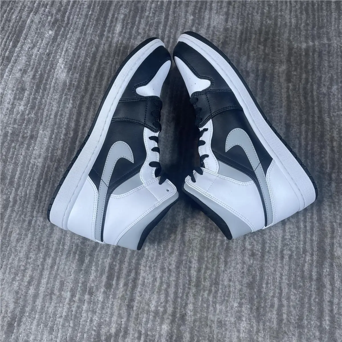 Nike shoes - Air Jordan 1 Mid - Air Mid - 554724-073 - Black 3