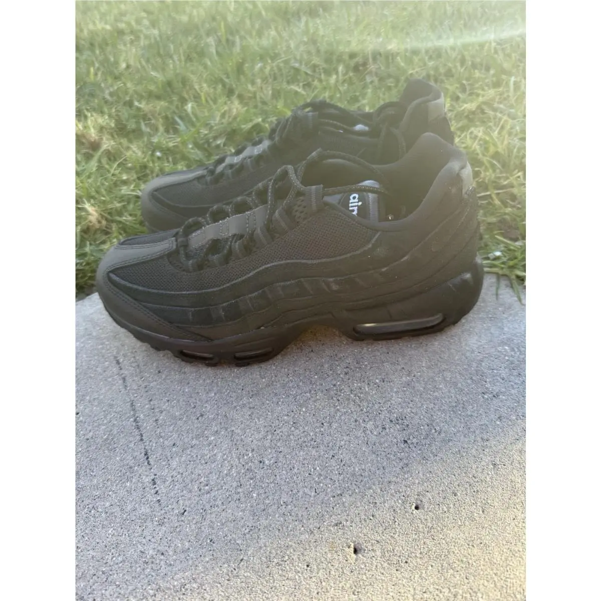 Nike Mens Air Max 95 Essential Triple Black Running Shoes Size 6 AT9865 001