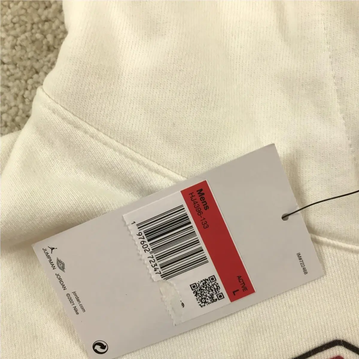 Nike clothing - Ivory (UPC: 197602723472) 1