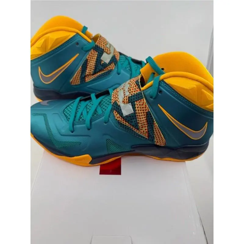 Nike shoes - Green 1