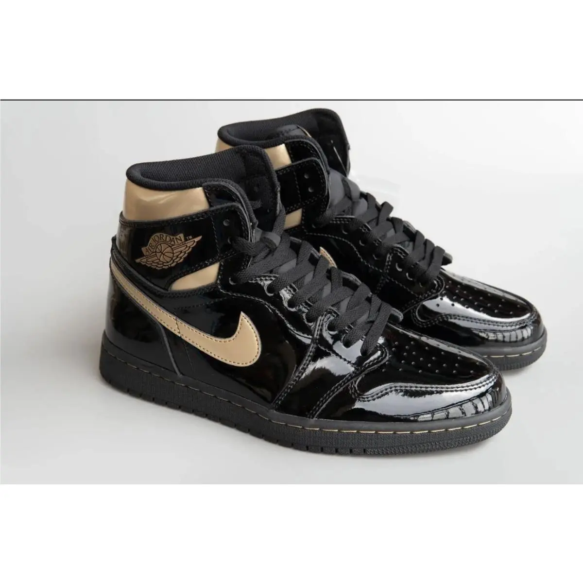 Nike Air Jordan 1 Retro High OG Black Metallic Gold Patent Men`s Size 9.5