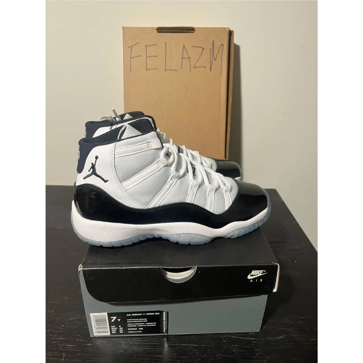 Nike shoes - Air Jordan 11 - Air - Multicolor 3