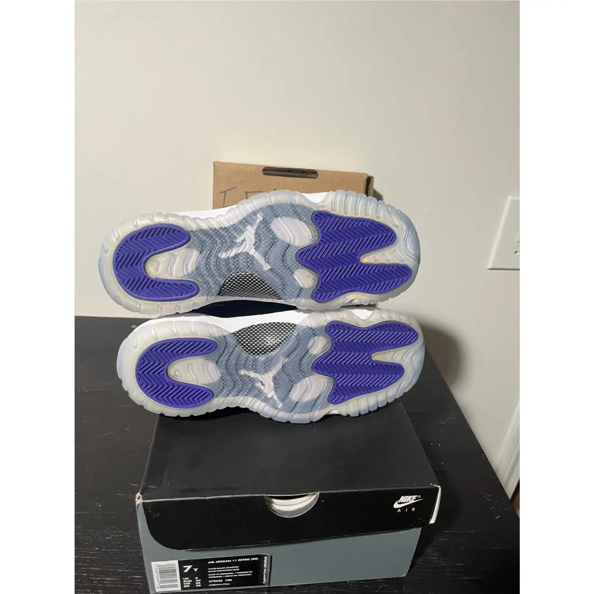 Nike shoes - Air Jordan 11 - Air - Multicolor 4
