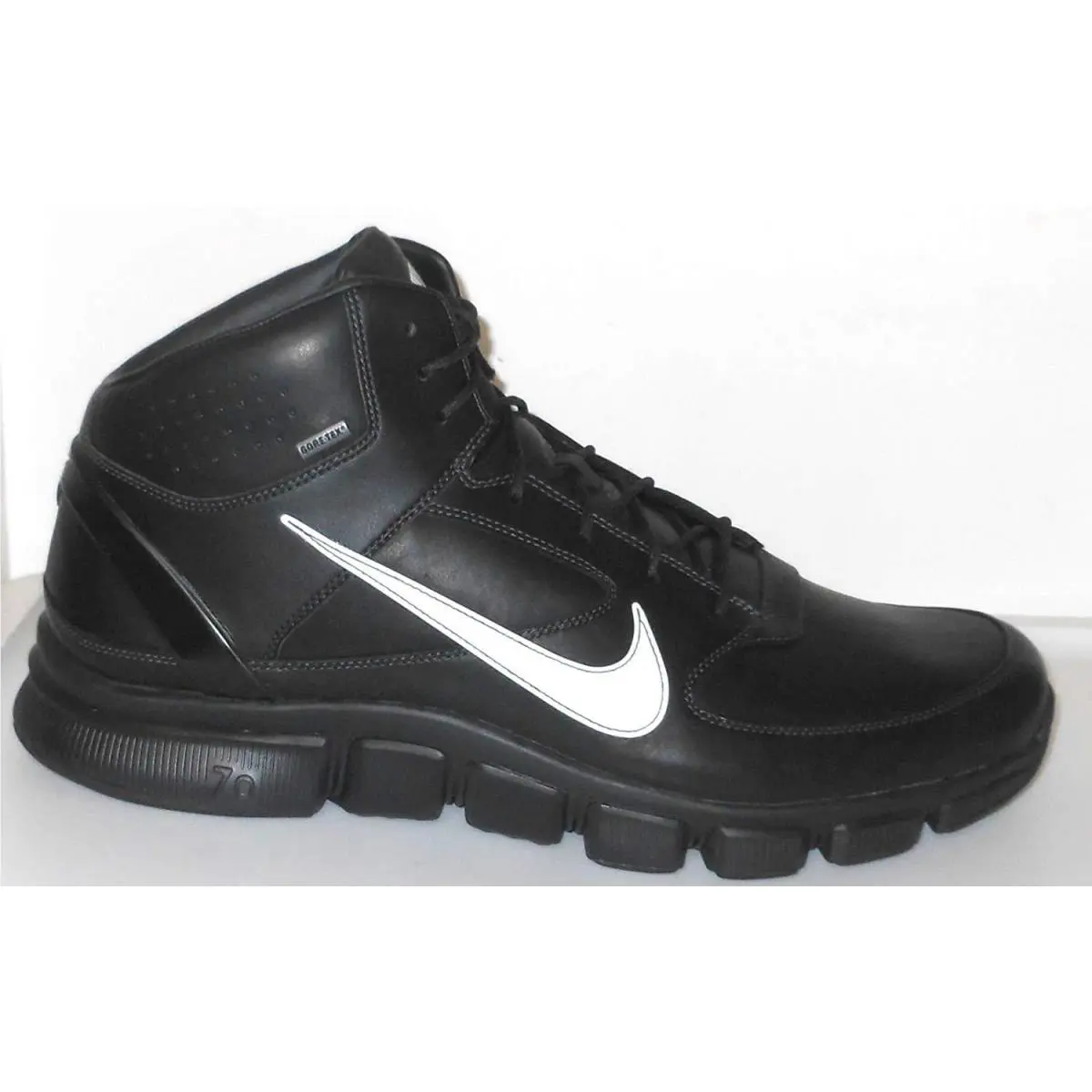 Nike shoes - Black (UPC: 884498949627) 0