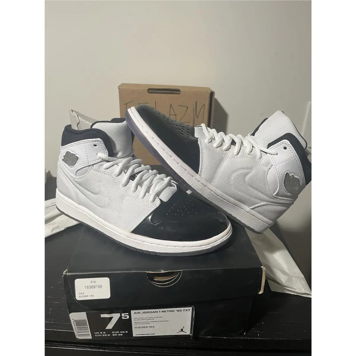 Nike shoes - Air Jordan Retro - Air Retro - 616369195 - Multicolor 0