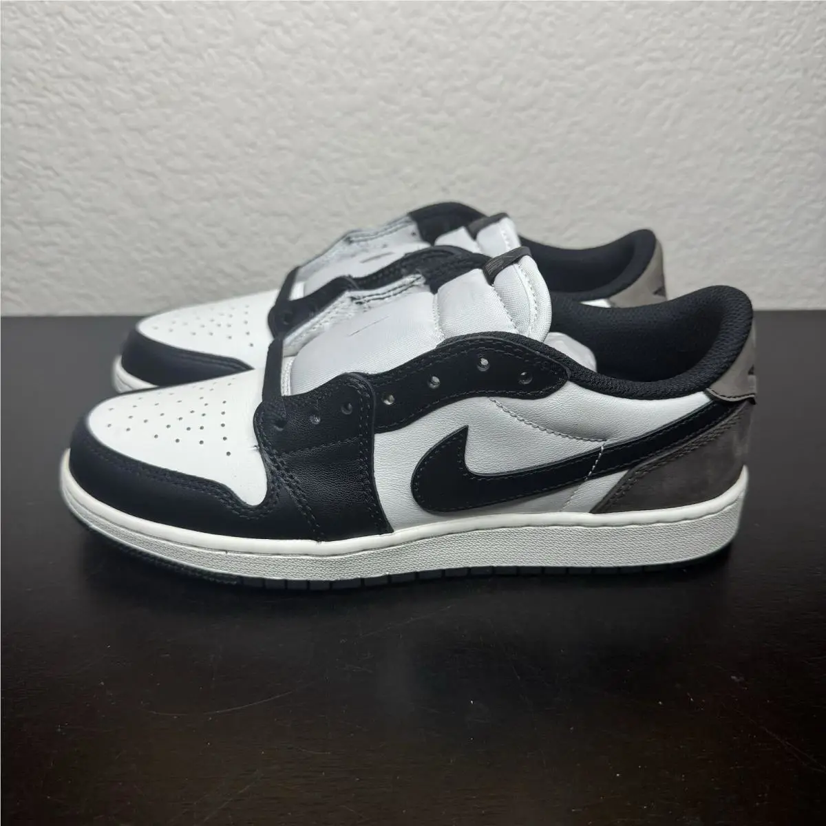 Nike shoes - Jordan Retro 1 - Retro - Mocha 0