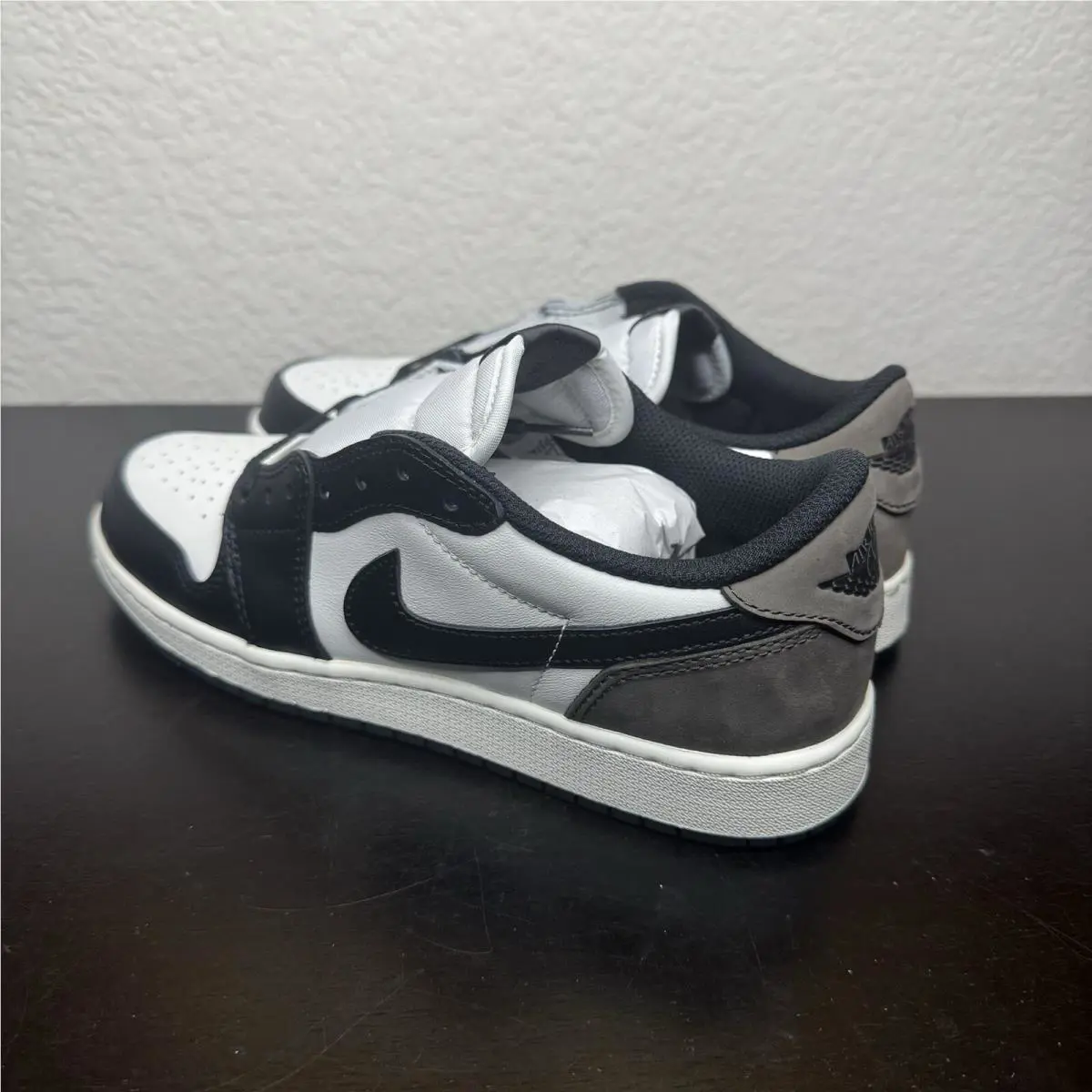 Nike shoes - Jordan Retro 1 - Retro - Mocha 1