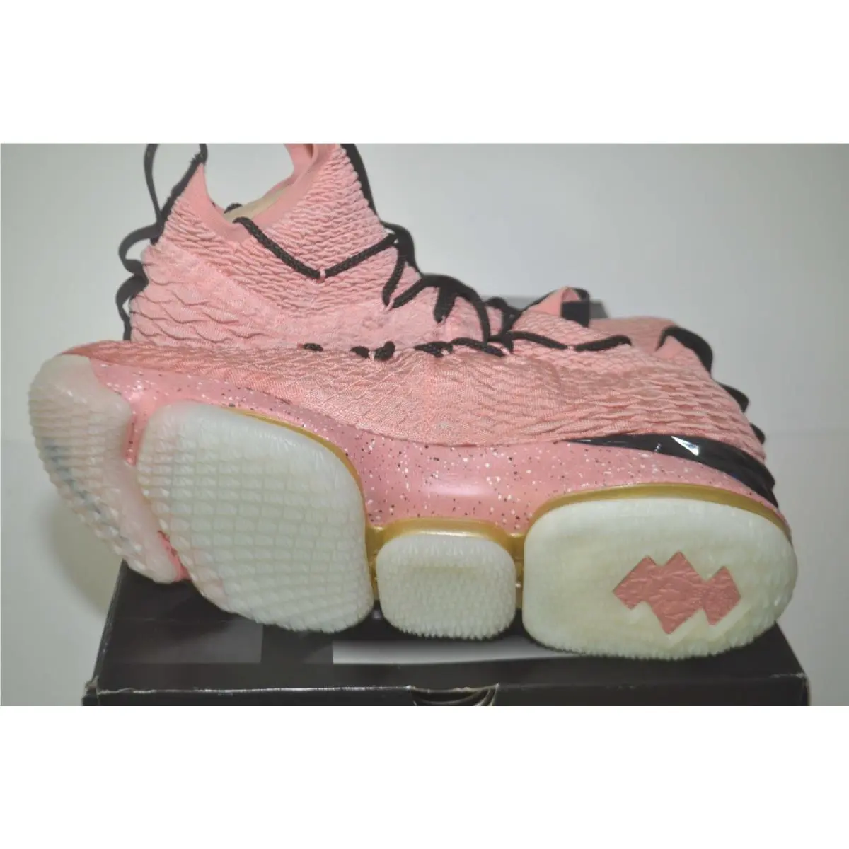 Nike shoes - Nike LeBron 15 - LeBron - 897650-600 - White (UPC: 886668230634) 3