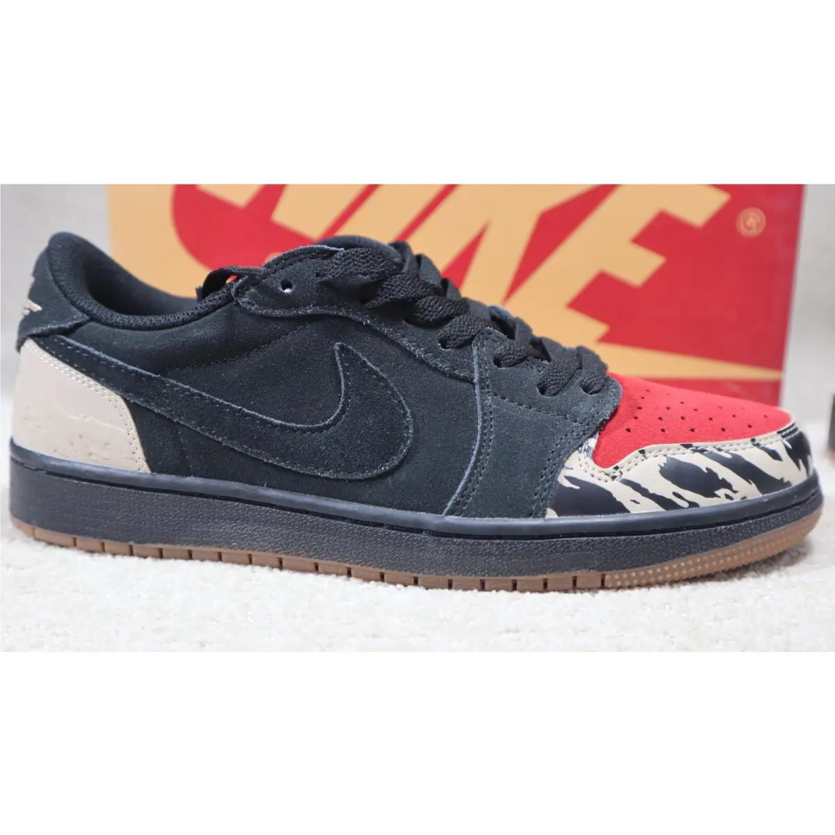 Nike shoes - Air Jordan 1 - Air - Black/Red/White 9
