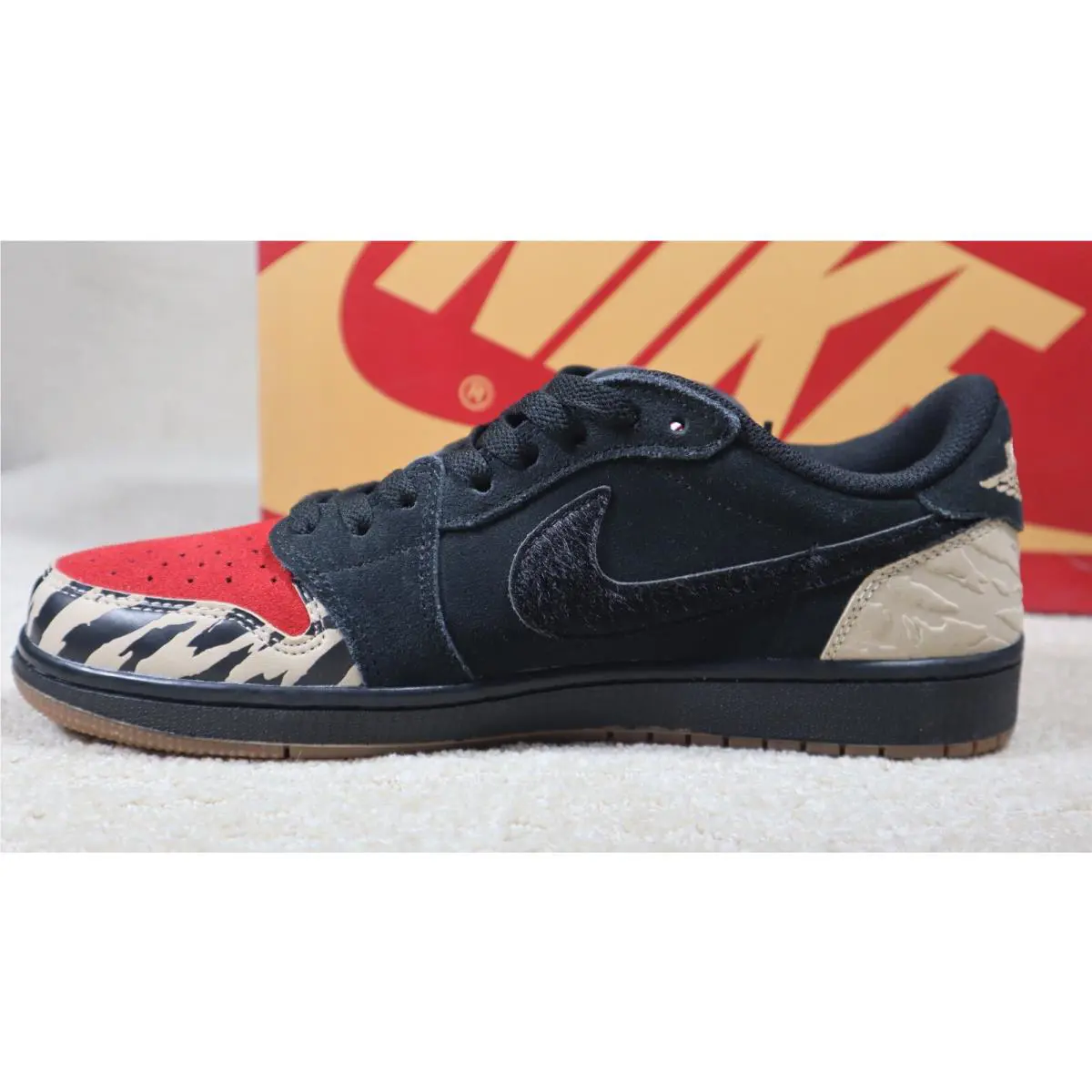 Nike shoes - Air Jordan 1 - Air - Black/Red/White 11