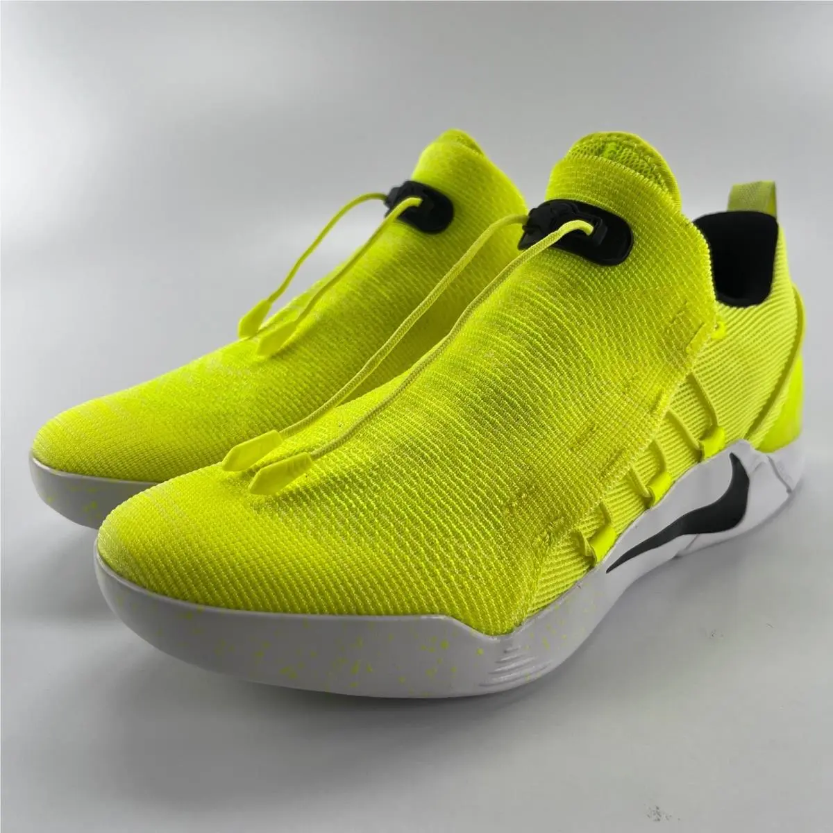 Nike Kobe A.d. Nxt Volt White Basketball Shoes 916832-710 Mens Size 9.5