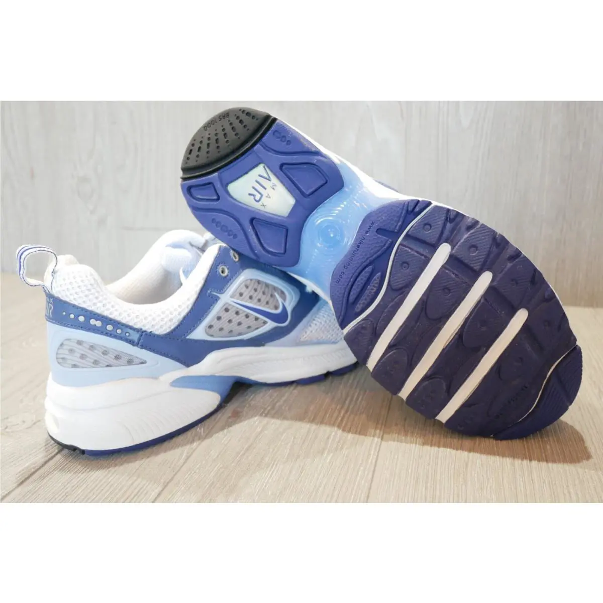 Nike shoes - White 4