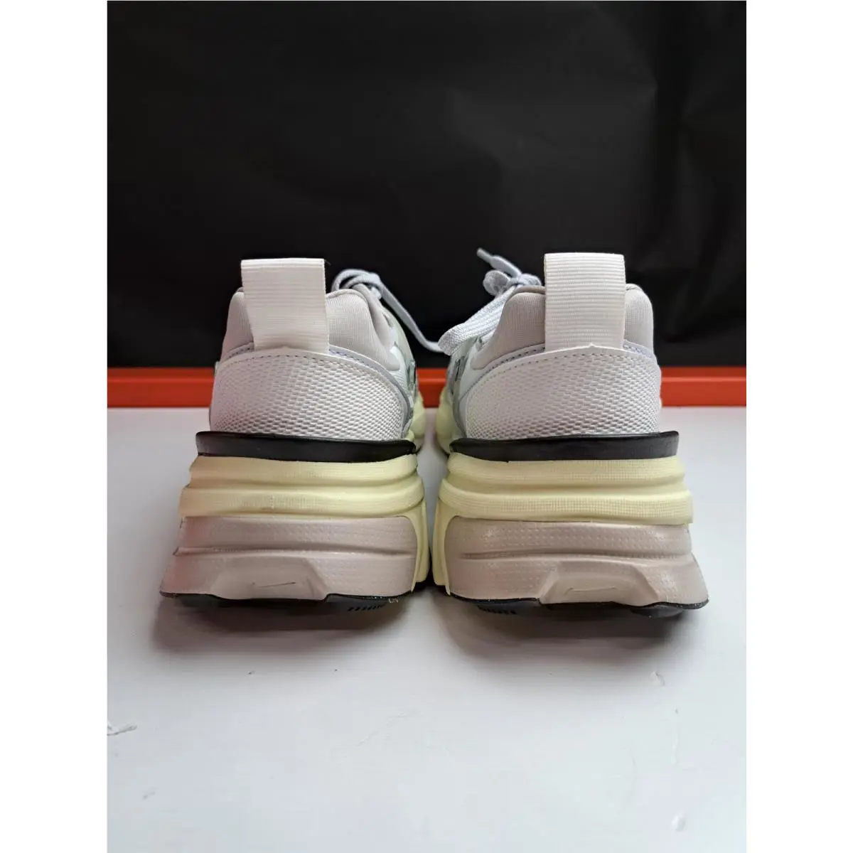 Nike shoes Run - White 3