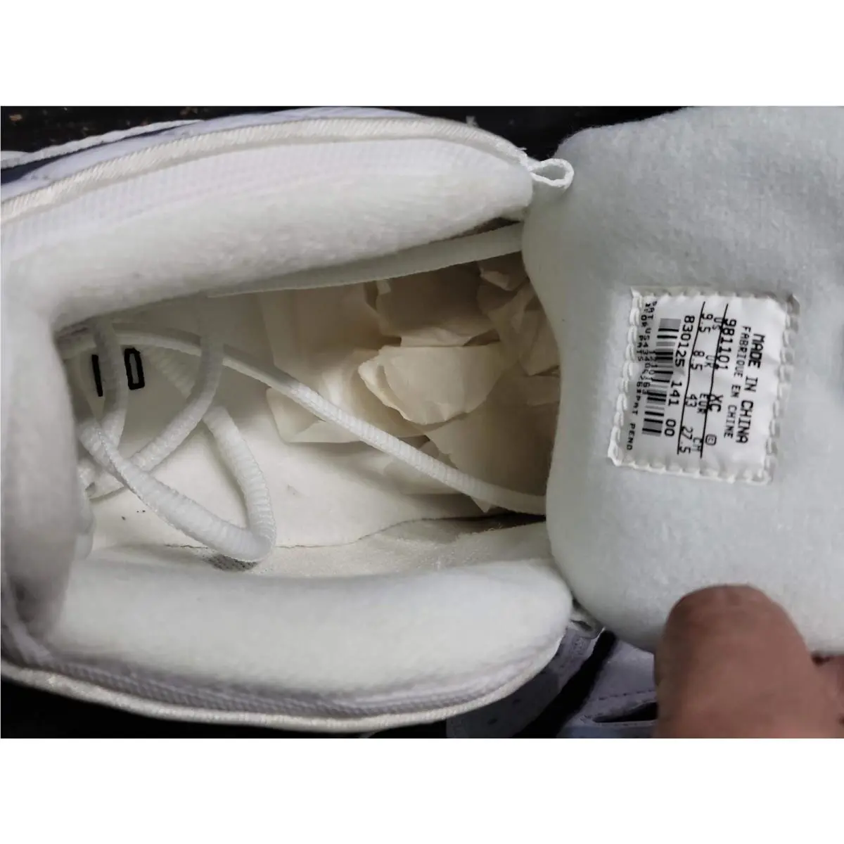 Nike shoes - White 3