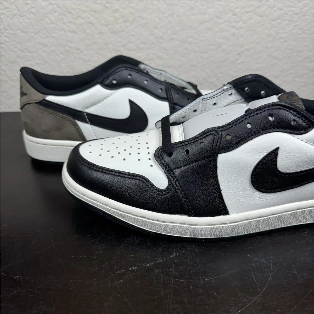 Nike shoes - Jordan Retro 1 - Retro - Mocha 1