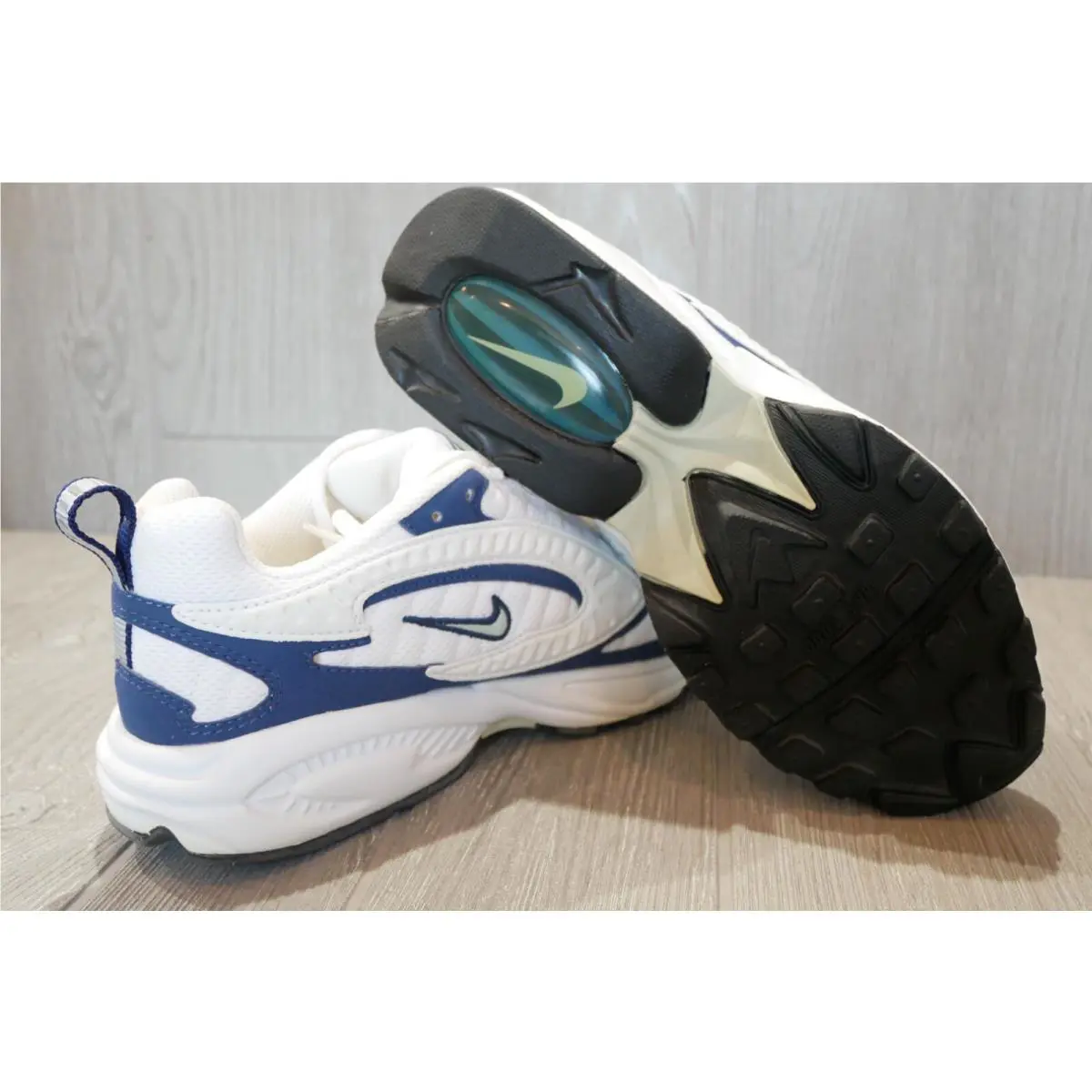 Nike shoes - Nike Attest - Attest - White 4