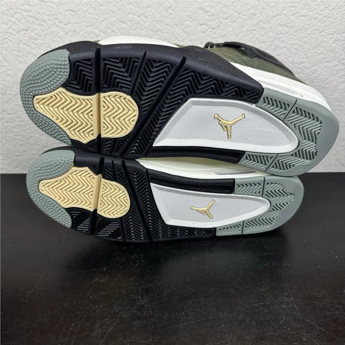 Nike shoes - Jordan Retro 4 - Retro - Olive 9