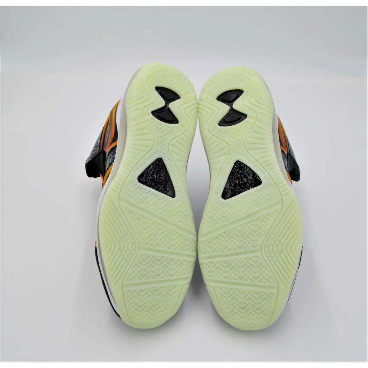Nike shoes - Nike Lebron 8 - Lebron - DB1732-011 - Black, Manufacturer: White (UPC: 195240870312) 4