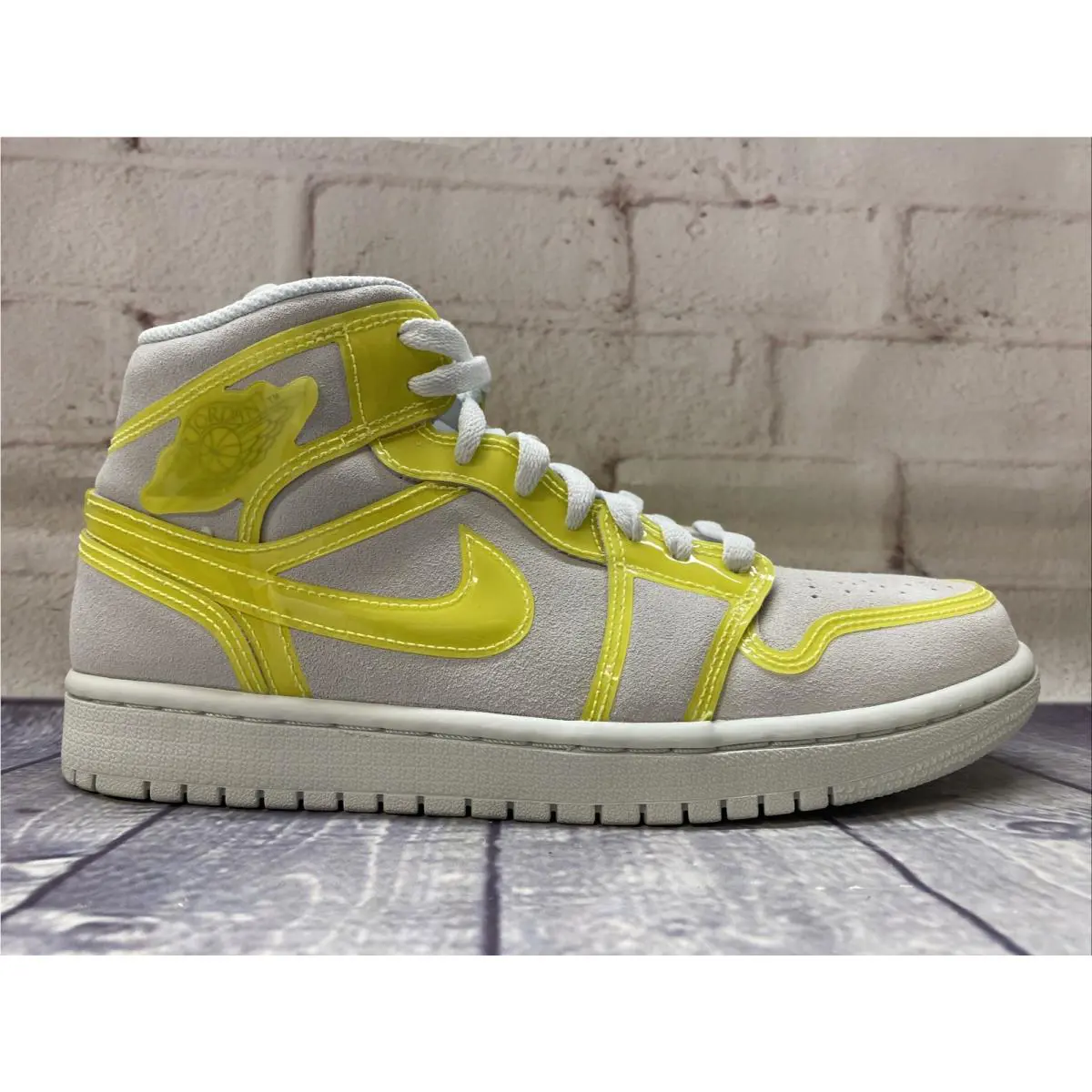 Nike shoes - Air Jordan 1 - Air - DA5552 - Yellow 0