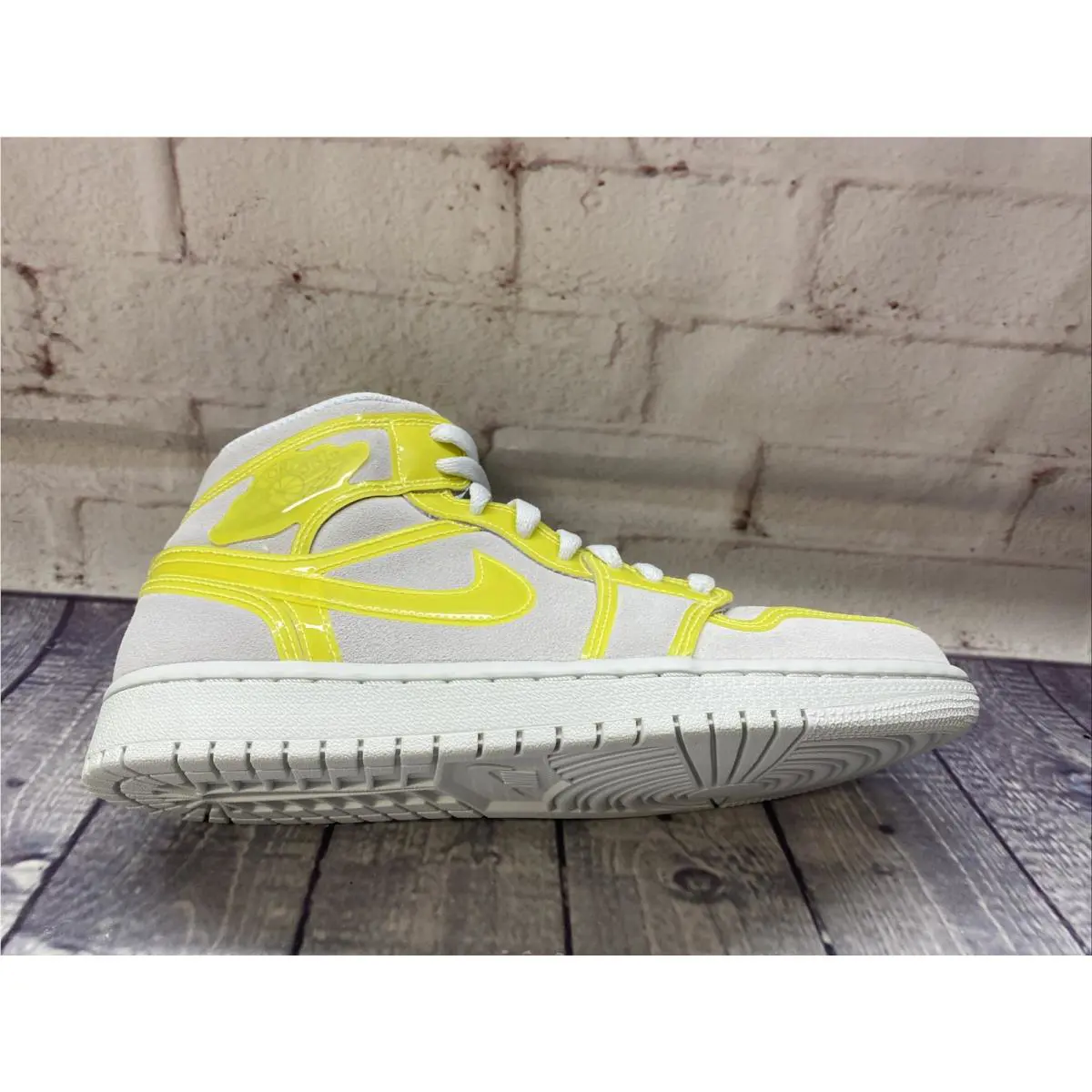 Nike shoes - Air Jordan 1 - Air - DA5552 - Yellow 7