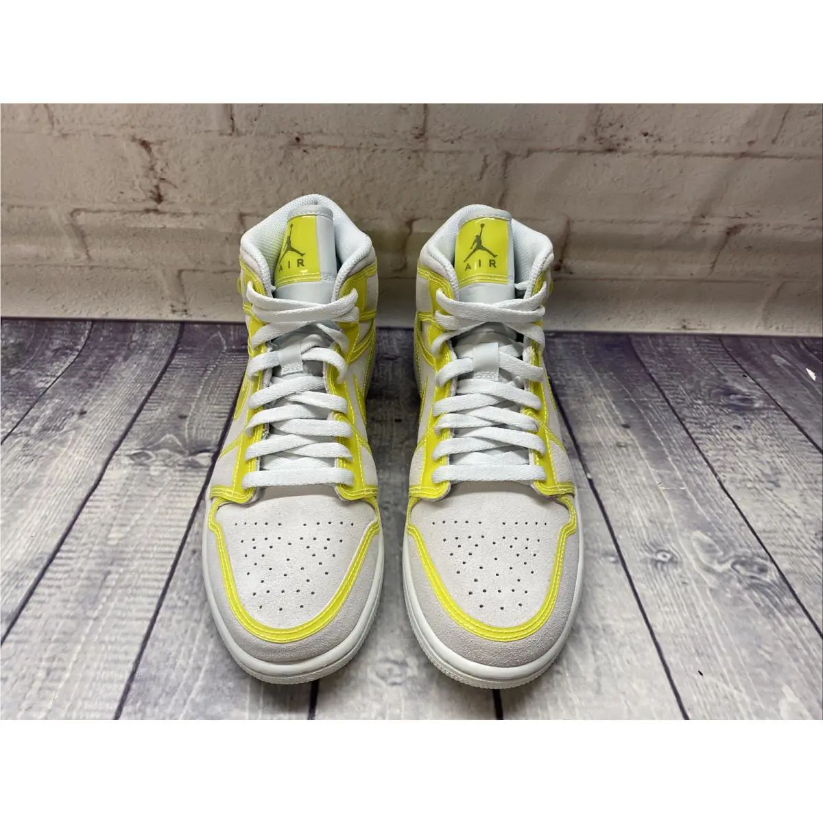 Nike shoes - Air Jordan 1 - Air - DA5552 - Yellow 2