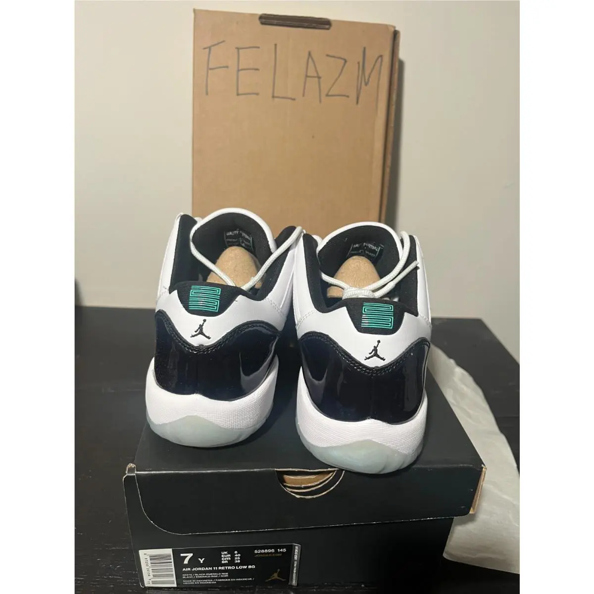 Nike shoes - Air Jordan 11 - Air - Multicolor 3