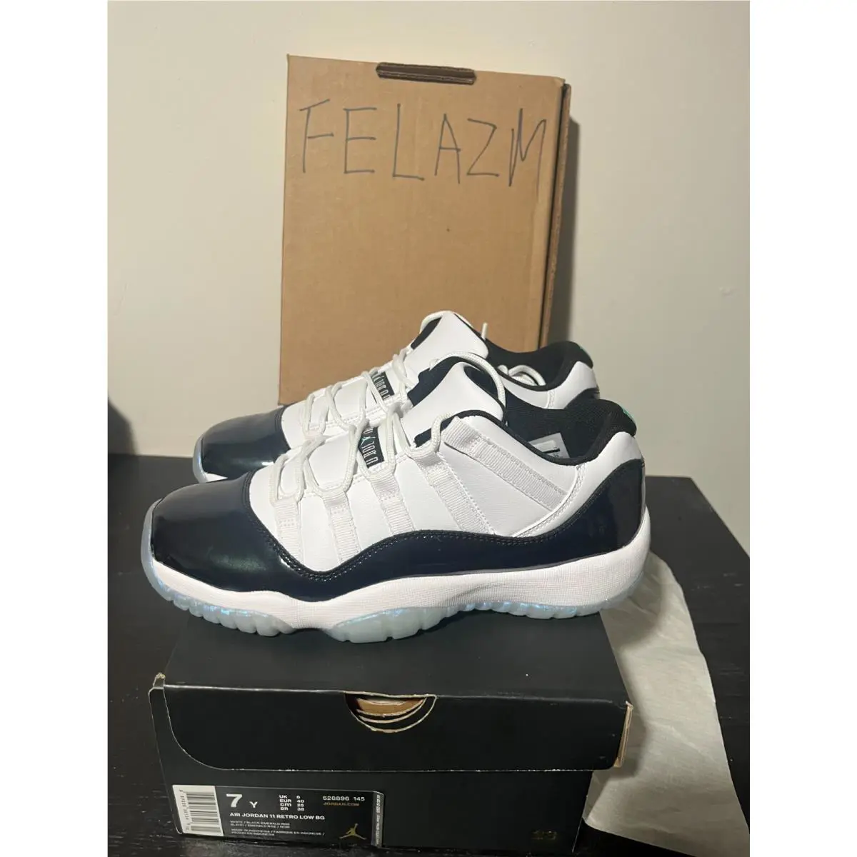 Nike shoes - Air Jordan 11 - Air - Multicolor 4