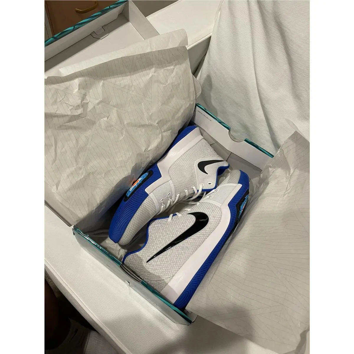 Nike shoes - Kyrie 3 - Kyrie - 852395-102 - White 9