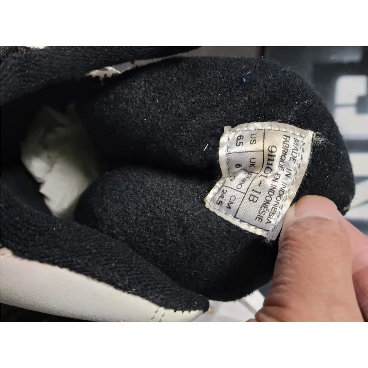 Nike shoes - White 4