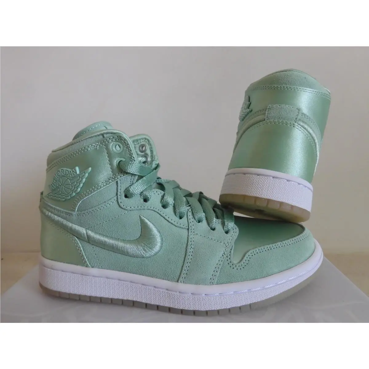 Nike shoes - Air Jordan 1 Retro High - AO1847-345 - Green (UPC: 888413961527) 1