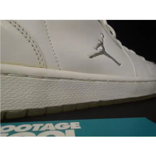 Nike shoes - Nike Air Jordan 1 Retro - 306000-101 - White 0