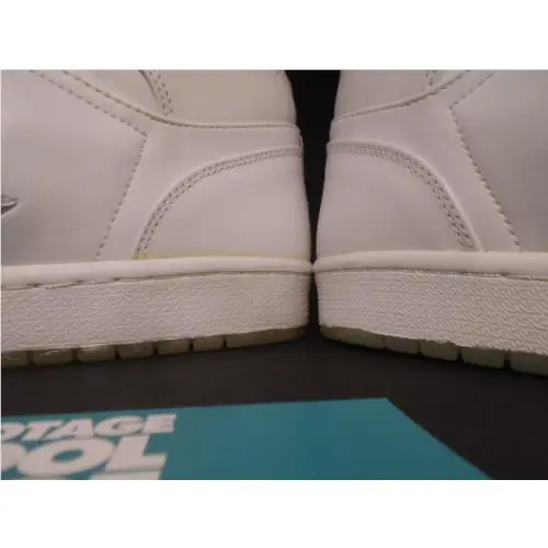 Nike shoes - Nike Air Jordan 1 Retro - 306000-101 - White 1