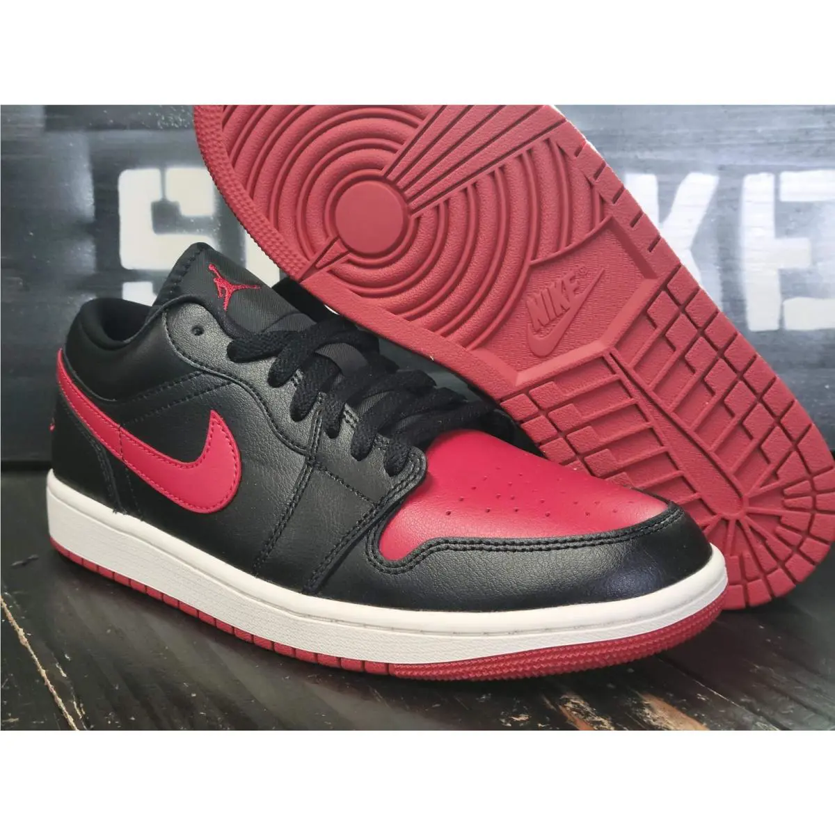 Nike shoes - Black (UPC: 196604364201) 1