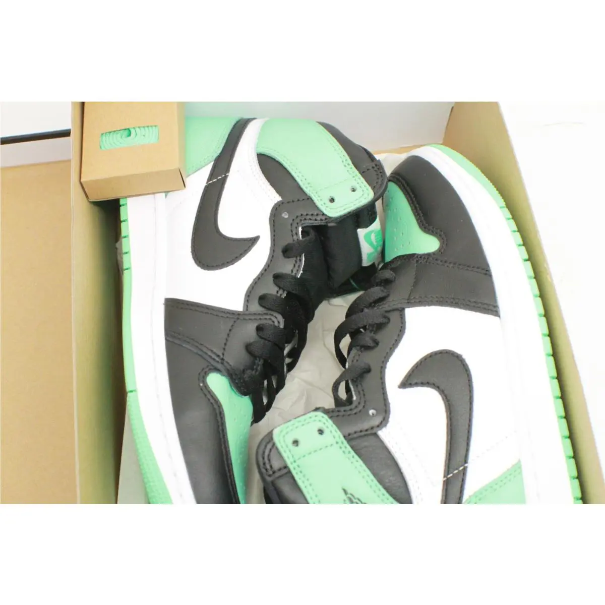 Nike shoes - Air Jordan Retro - Air Retro - White 4