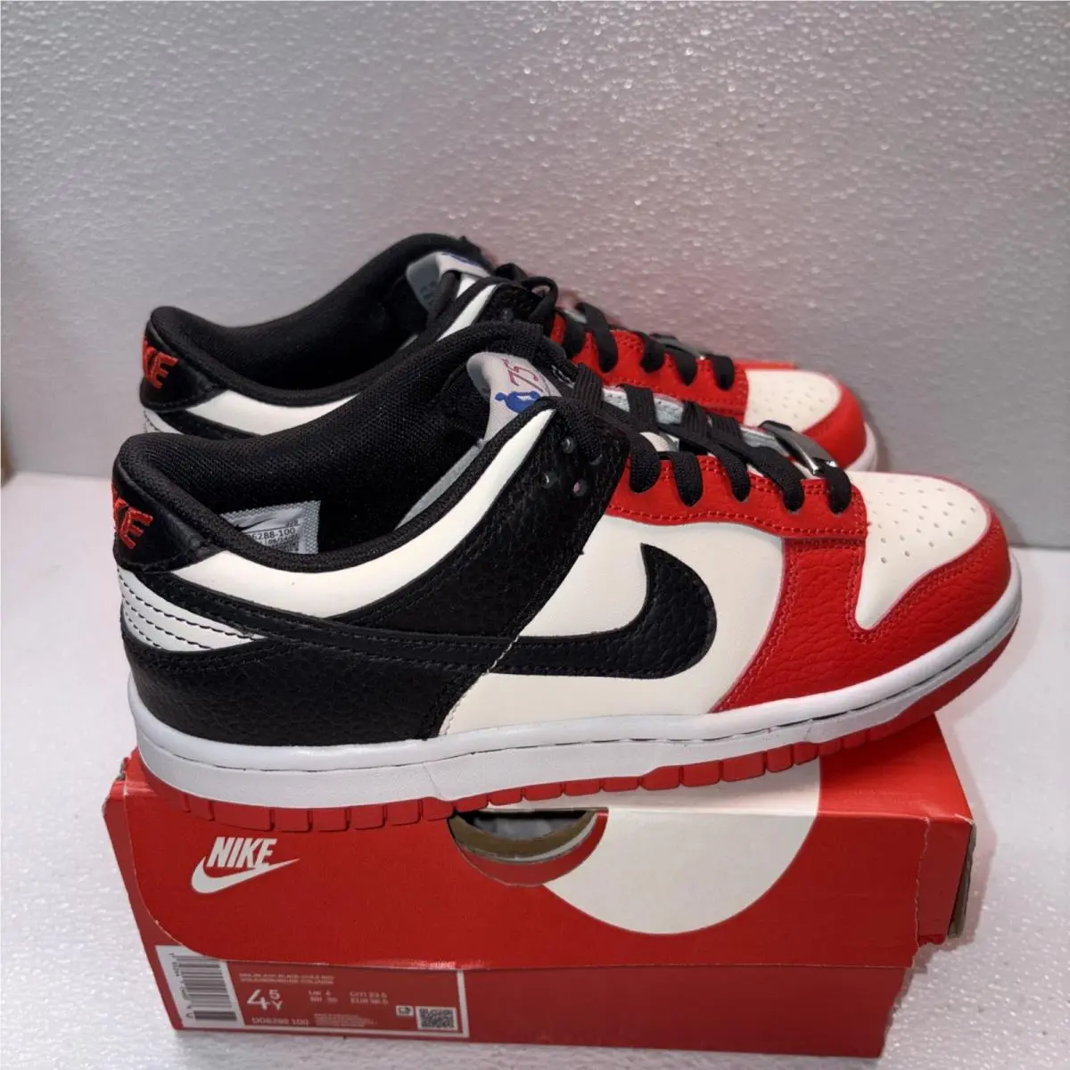 Nba x Nike Dunk Low Emb GS `75th Anniv Bulls` Kids DO6288-100 Sz 4.5Y-6women