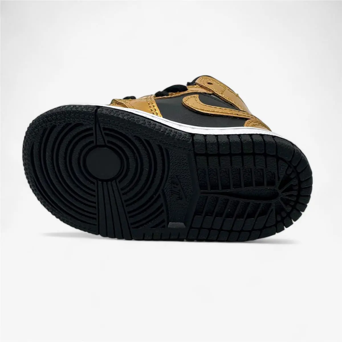 Nike shoes - Air Jordan 1 Mid - Air Mid - DR6969 071 - Black, Manufacturer: Black Metallic Gold White (UPC: 196152224989) 4