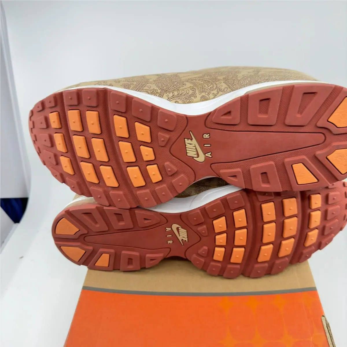 Nike shoes - Brown 3