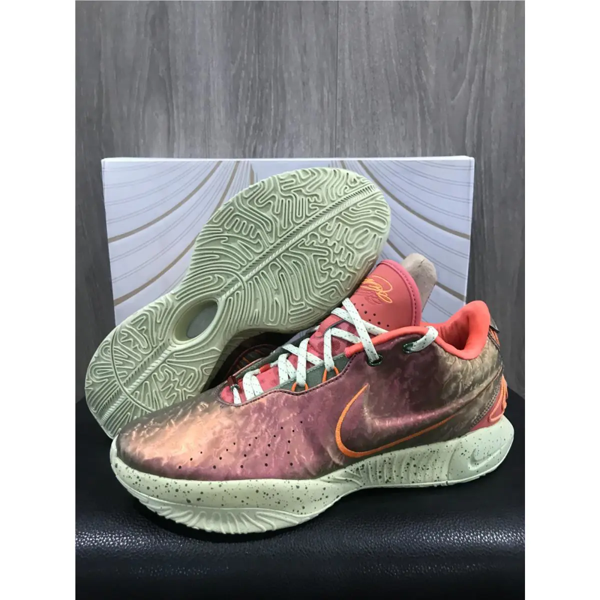 Nike shoes - Ember Glow/Elemental Gold (UPC: 196969658984) 0