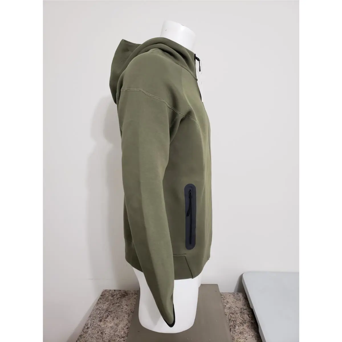 Nike clothing - Medium Olive (UPC: 196607413401) 3