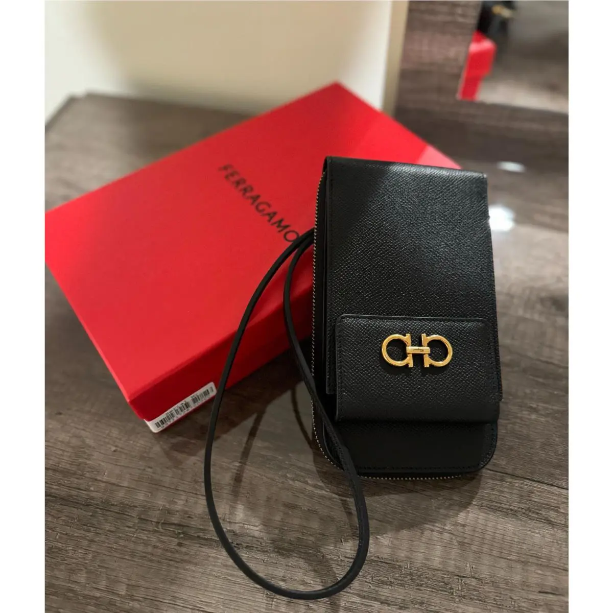 Salvatore Ferragamo Gancini Strapped Smartphone Holder Crossbody - Handle/Strap: Gold, Hardware: Gold, Exterior: Black