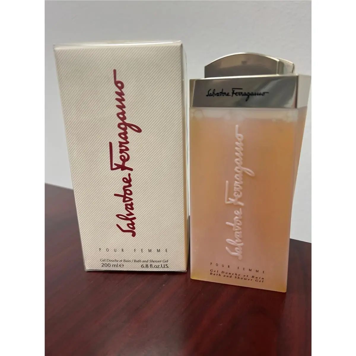 Salvatore Ferragamo 6.8 FL oz / 200 ML Bath and Shower Gel In Box