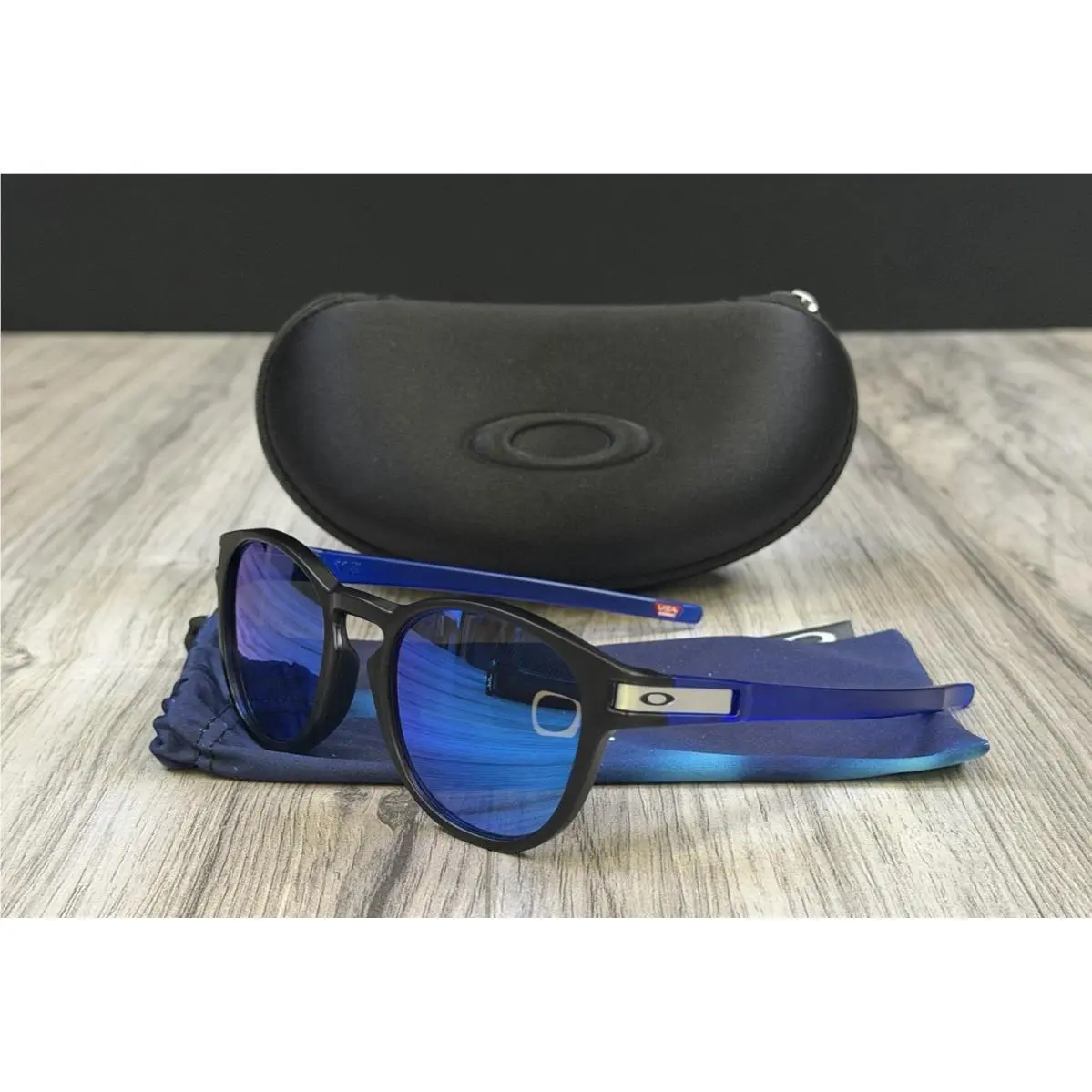 Oakley Latch Sunglasses Matte Black Sapphire Blue Mirror Lens Case Pouch OO9265