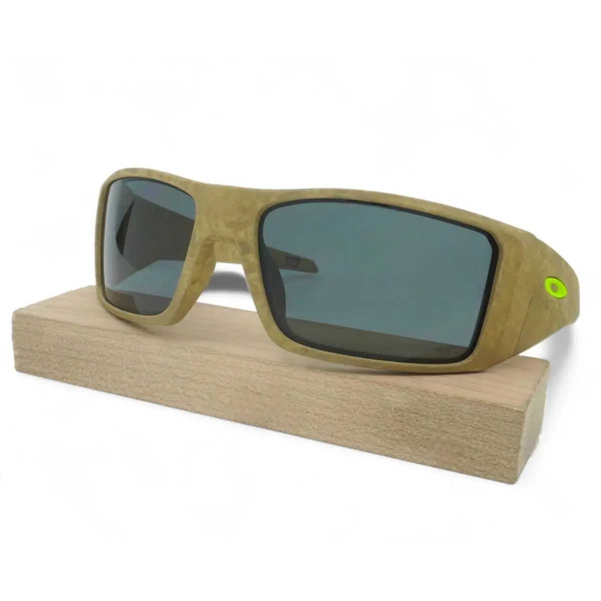 OO9231-17 Unisex Oakley Heliostat Polarized Sunglasses - Frame: Matte Stone Desert Tan